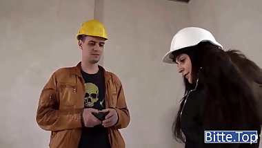 Brunette hundin ficken mit arbeiter