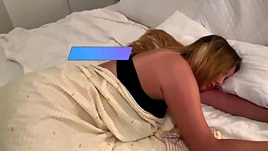 BRATR FUCKS ROZTOMILA TLUSTA SESTRA V HOTELOVEM POKOJI