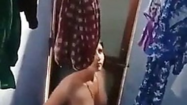 Desi Bhabi bathing compilation