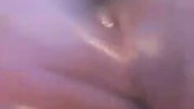 Elle aime se masturber avec des inconnu