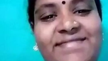 Aunty milking her tits