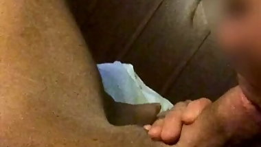 Deutsche Schlampe lutscht mir einen bis ich spritze