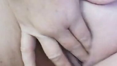 Se masturba pensando en mi