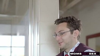 Cum on stepmom&rsquo;s pussy