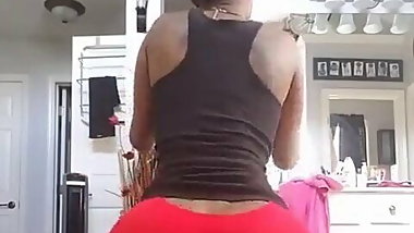 FAT JUICY ASS GARANTEED TO MAKE YOU CUM IN 2MINS