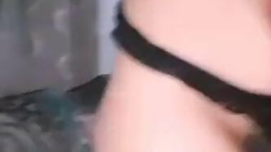 Yasmen Dalo3a, pretty hot Arab lesbians live on tango