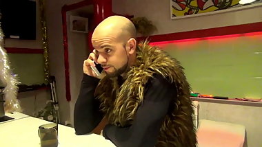 CHEATING - MOGLIE SCOPATA I SUOI MARITI BEST FRIEND - DP