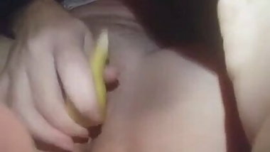 milf se mastrubreaza cu banana
