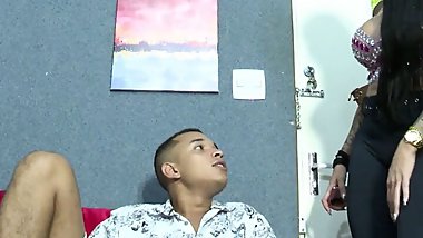 Filho esperou o pai trabalhar pra fuder sua Madrasta