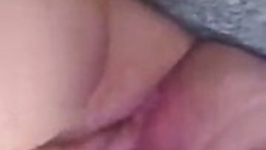 Minnesota girl fingers her wet pussy