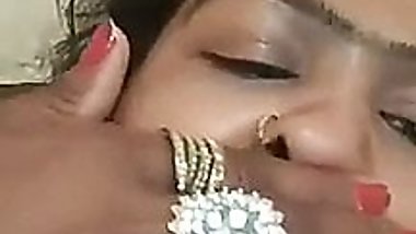Desi aunty exposing
