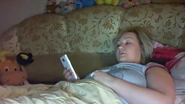 Mature masturbates before bed