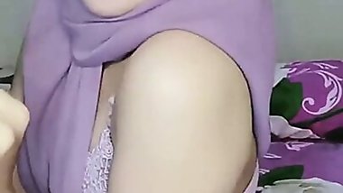 Islamic EDM DJ Reviews Her Brand New Track