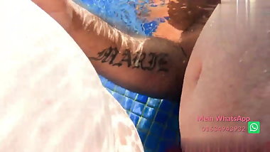 deutsche lesbian und ein Schwanz im pool amateur